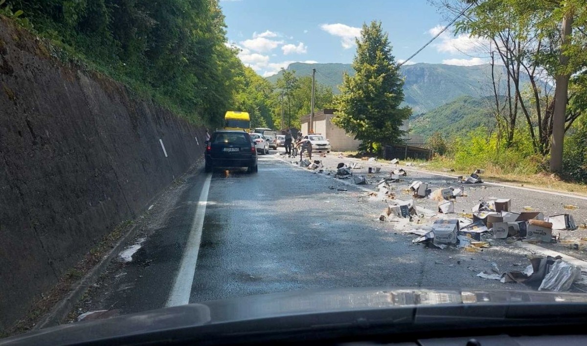 Kod Konjica s kamiona palo 30 kartona piva, sve se rasulo po cesti