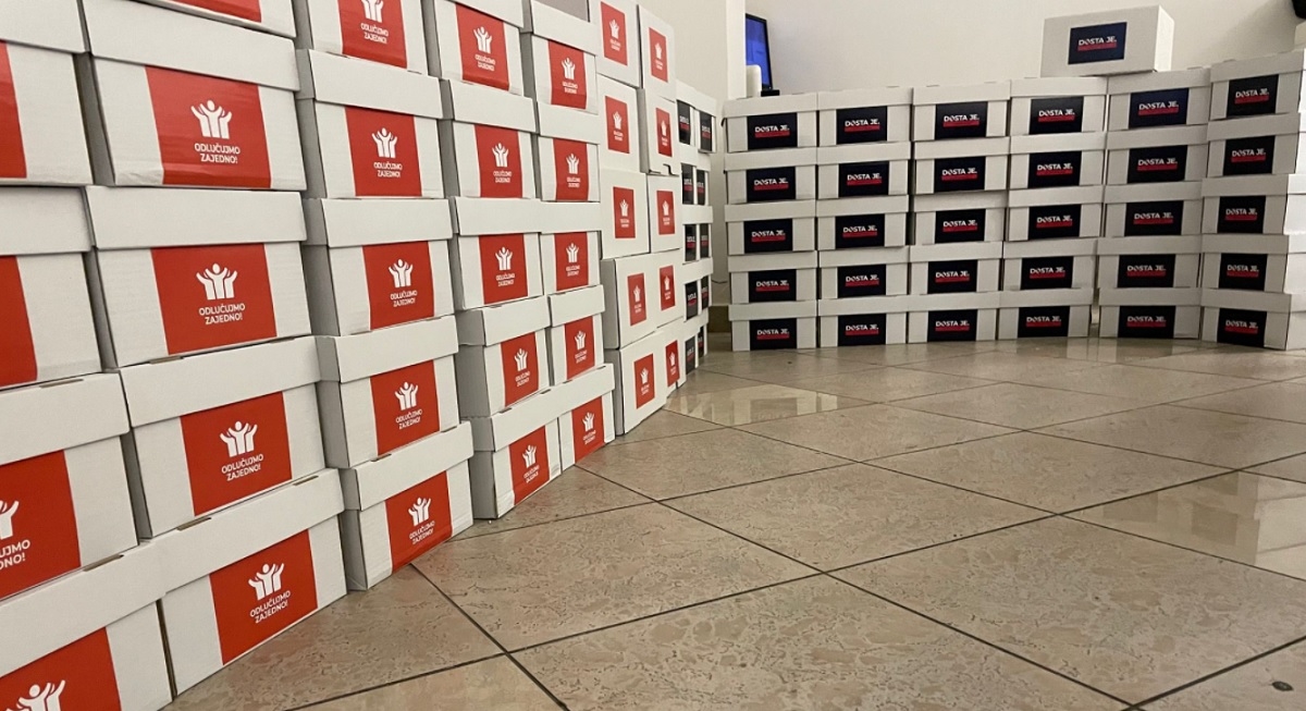 Most pokazao kutije s potpisima za referendum o covid-potvrdama. Danas ih predaju