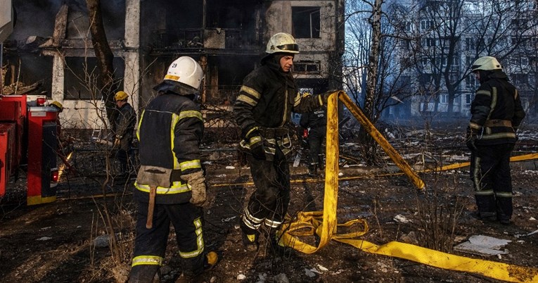 Sedam tijela pronađeno nakon ruskog bombardiranja škole u Mikolajivu