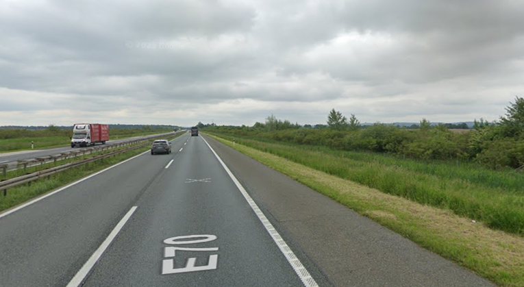 Pijani vozač kod Lipovljana sletio s ceste, zabio se u prometni znak