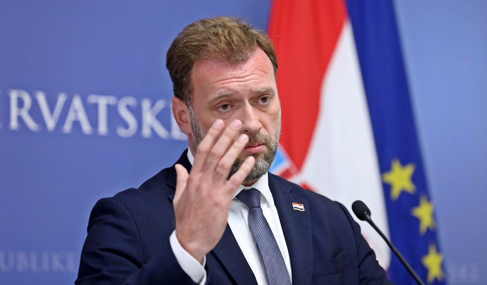 Banožić nakon sastanka s vojnim zapovjednicima: Nema popuštanja Milanoviću. Nema šta
