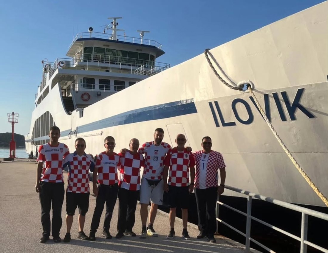 Djelatnici Jadrolinije na posao stigli u dresovima Hrvatske: "Uvijek uz naše Vatrene"
