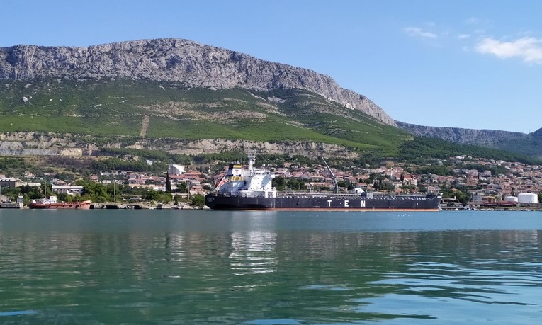 Kod Solina došlo do izlijevanja nafte u more