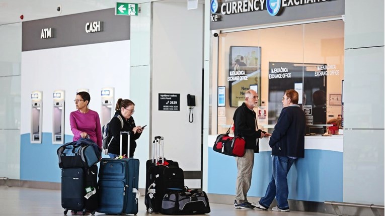U hrvatskim zračnim lukama 82.4 posto manje putnika nego lani