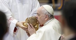 Papa Franjo: Predajemo voljenog Benedikta XVI. Svetoj Majci