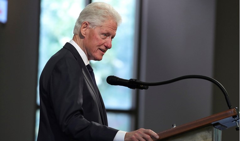 Clinton i dalje u bolnici, oporavlja se od urinarne infekcije