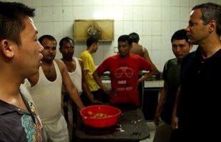 VIDEO Ovi ljudi su gaženi i umirali da bismo mi gledali nogomet u Kataru