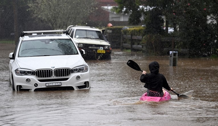 Pogoršavaju se poplave u Australiji, tisuće ljudi bježe iz domova u Sydneyju