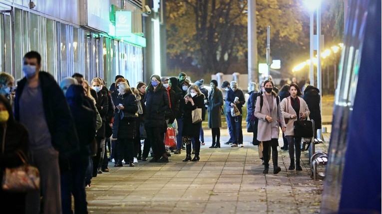 Stožer: 53 umrla, 266 na respiratoru, 3241 novi