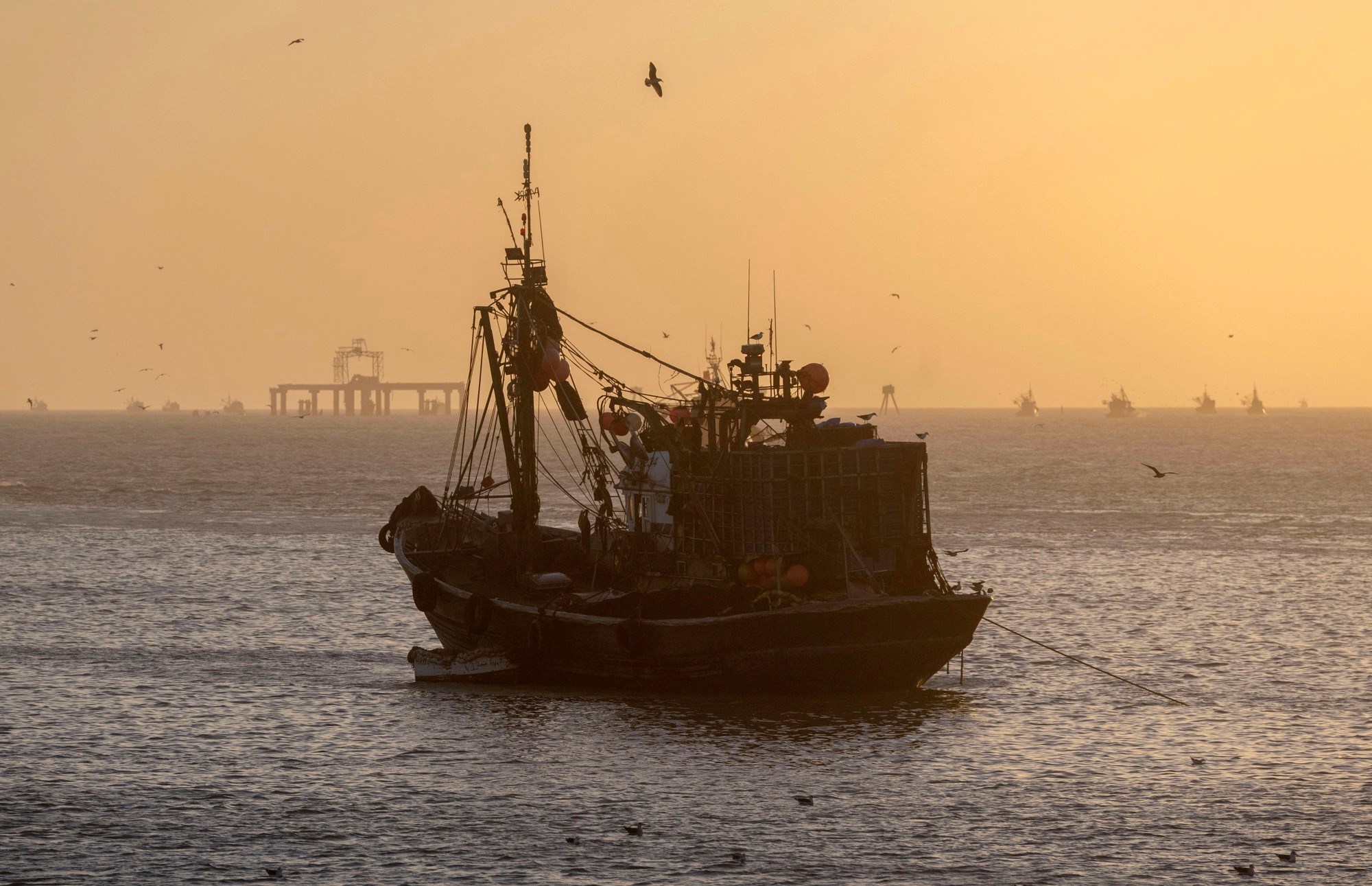 Kineski brod prevrnuo se kod Južne Koreje, traga se za devet ribara