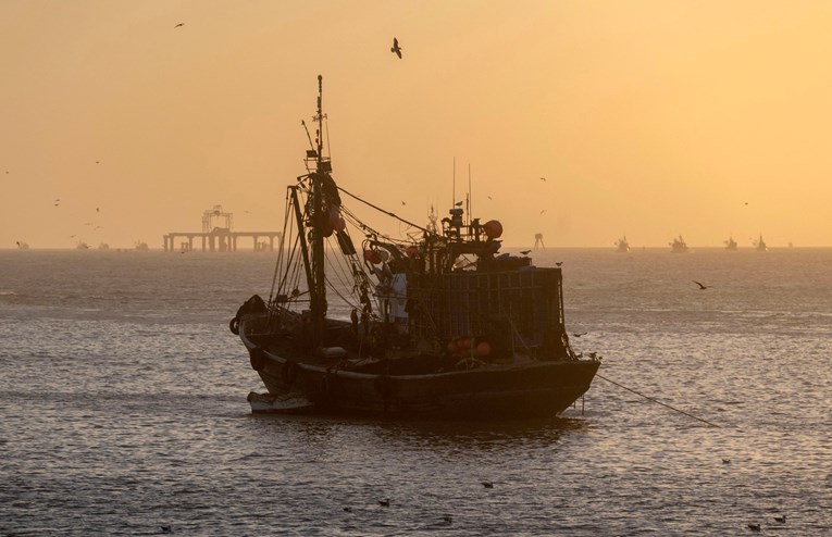 Potraga za devet nestalih nakon prevrtanja kineskog broda