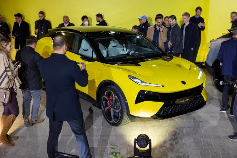 FOTO Električni Lotus od 120.000 eura želi biti bolji od Porschea