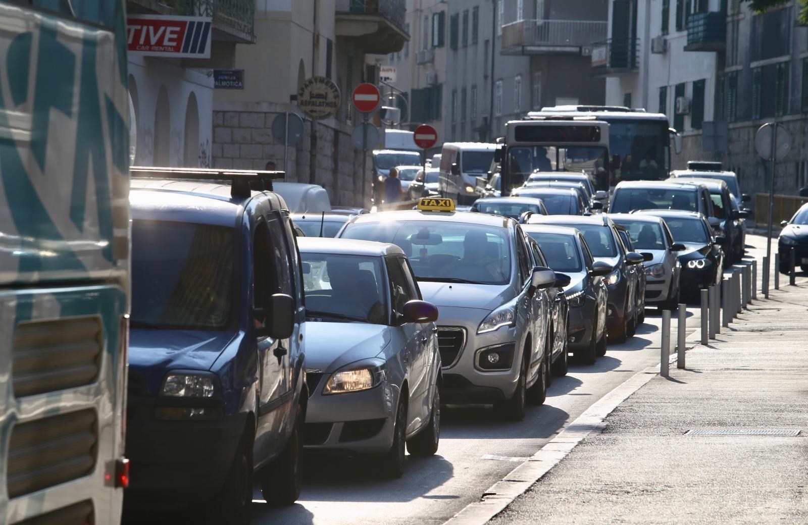 FOTO U Splitu su ogromne gužve, pokvario se autobus