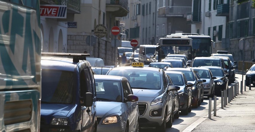 FOTO U Splitu su ogromne gužve, pokvario se autobus