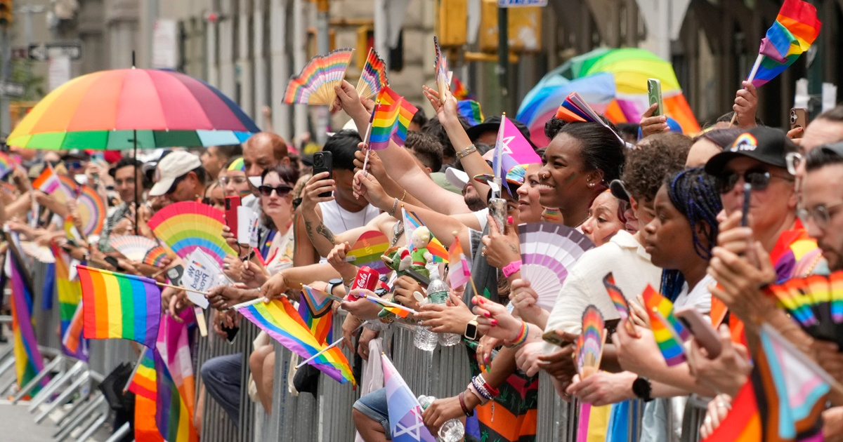 Trump vraća kriznu liniju za LGBTQ mlade, ali bez organizacije koja ju je stvorila