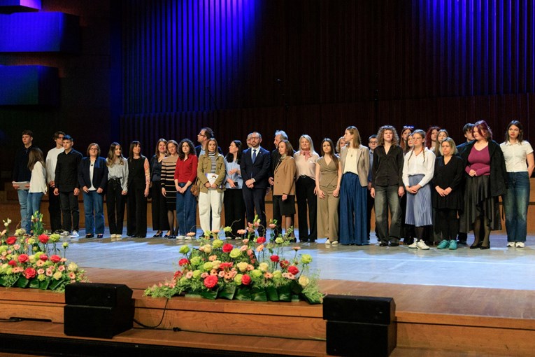Grad Zagreb nagradio profesore i učenike koji su se istaknuli na natjecanjima