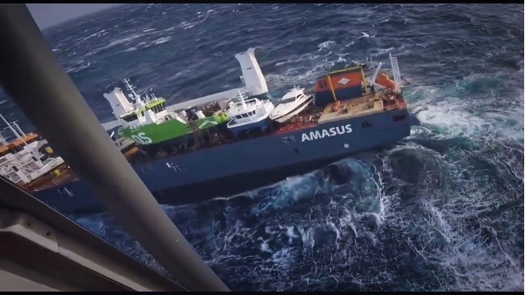 Evakuiran nizozemski teretni brod u Sjevernom moru, brodu prijeti potonuće