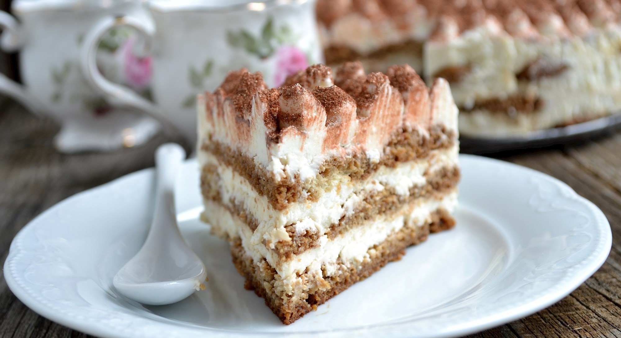 Šest kolača za koje vam ne treba pećnica. Spašavaju po ovim vrućinama