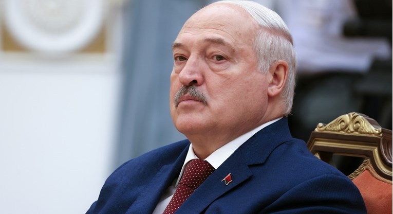 Lukašenko kaže da će pustiti neke svoje zatvorene protivnike. "Bolesni su, imaju rak"