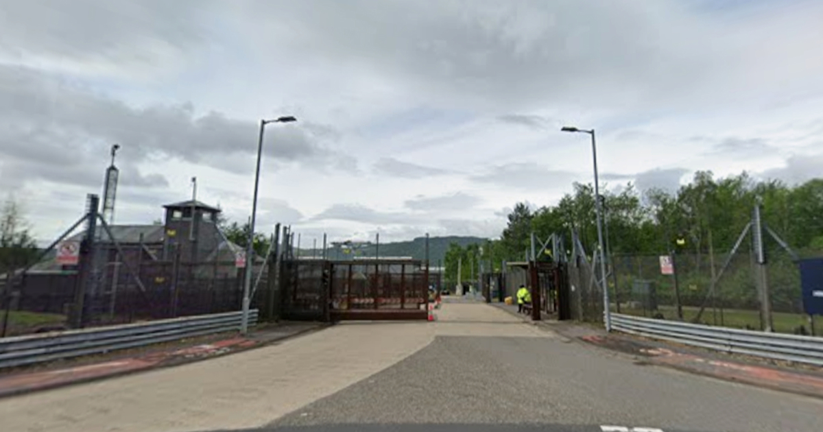 Dvojac pokušao ući u vojnu bazu s nuklearnim podmornicama u Britaniji. Uhićeni su