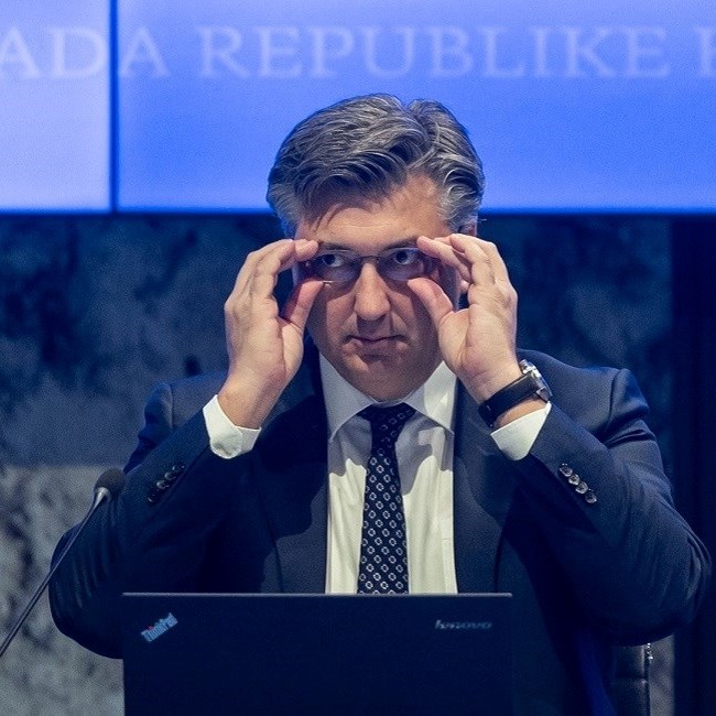 Plenković: Zaposlit ćemo osobe s potrebnim vještinama za zaštitu škola