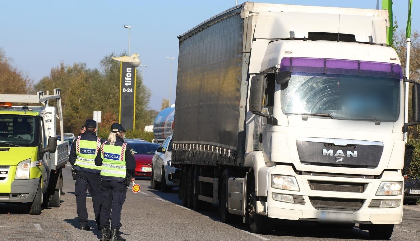 Srpski vozač kamiona zaustavljen na A3, napravio teške prekršaje. Pogledajte kaznu