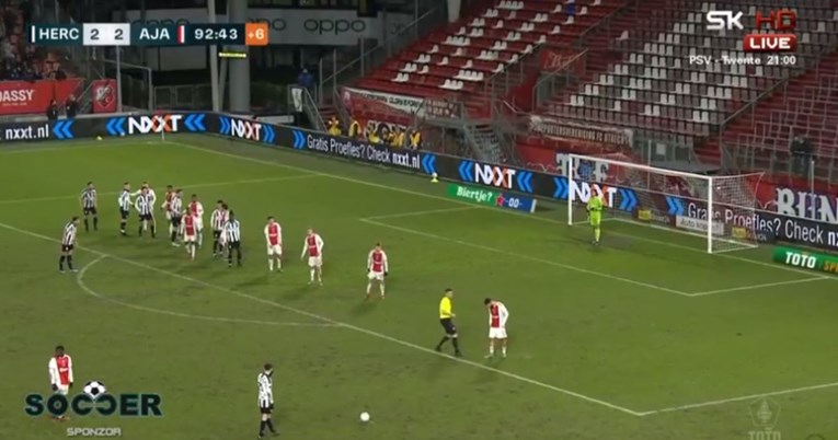Pogledajte kako amater zabija pored Šutala i izbacuje Ajax iz Kupa
