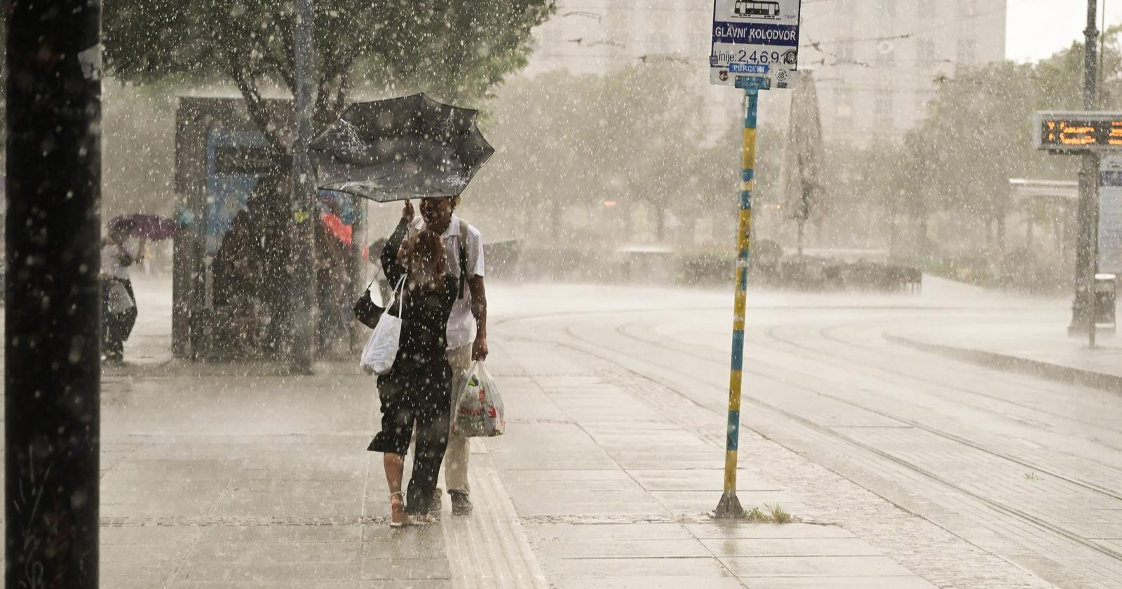 Stižu osjetno zahlađenje, kiša i nevremena. Meteorolog: Bit će intenzivno