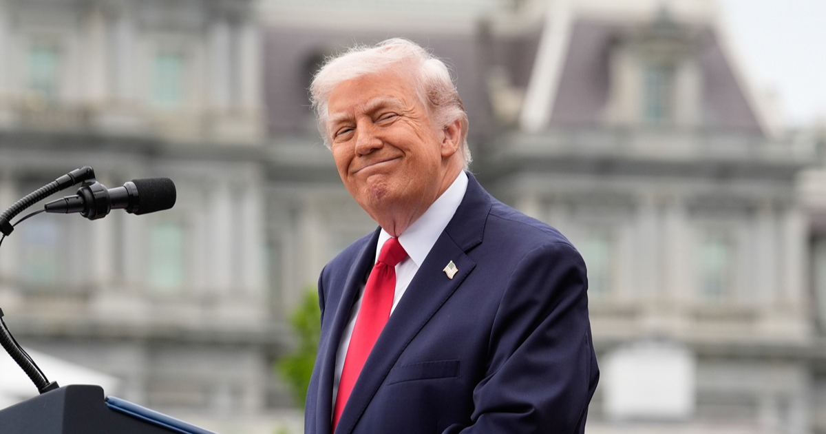 Trump najavljuje objavu dokumenata o NLO-ima