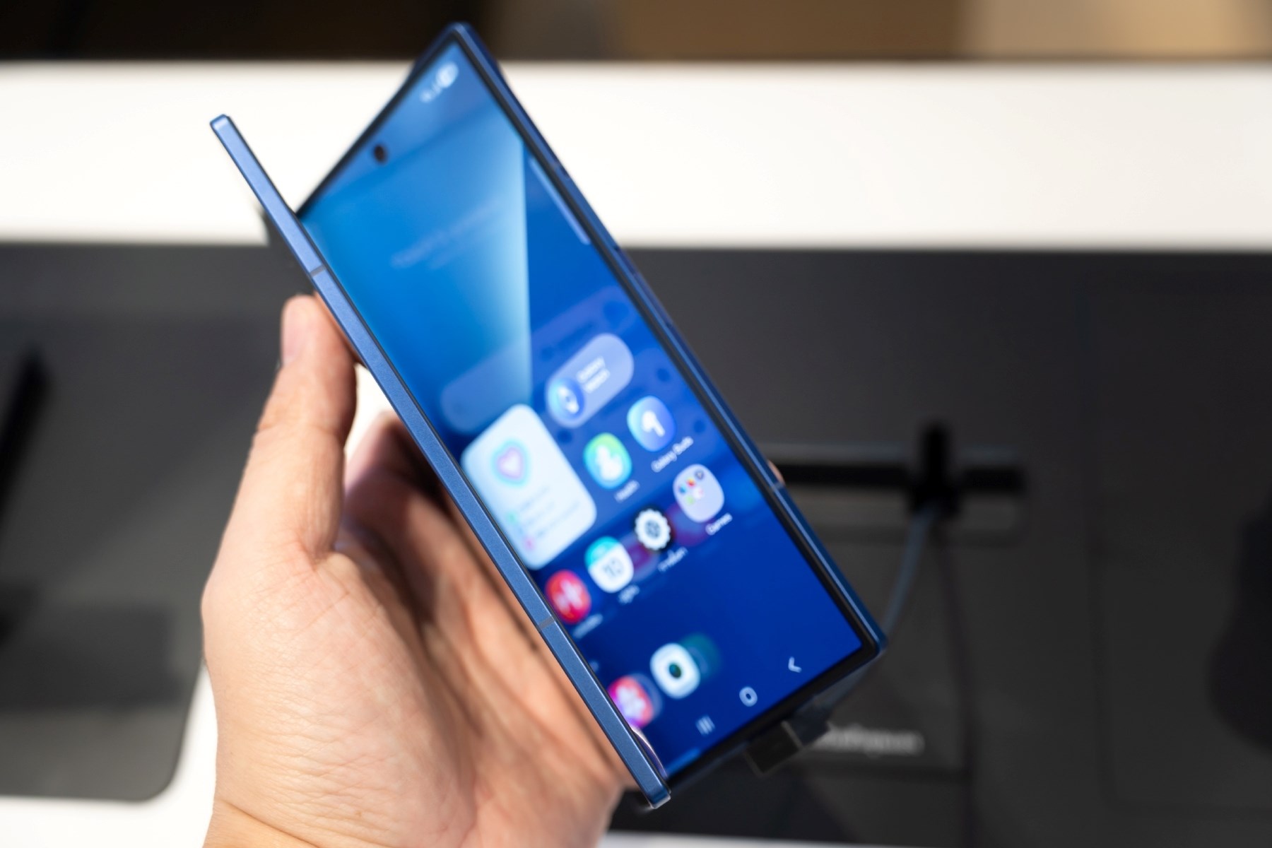 Riješen najveći problem preklopnih mobitela? Fold 7 ima zaslon koji traje godinama