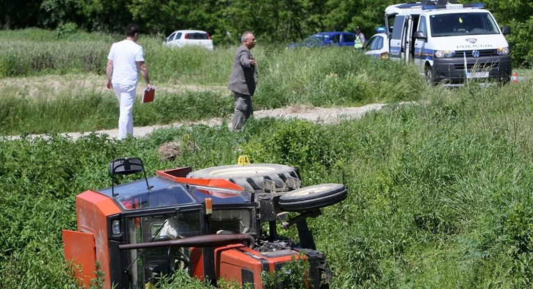 Čovjek poginuo u prevrtanju traktora