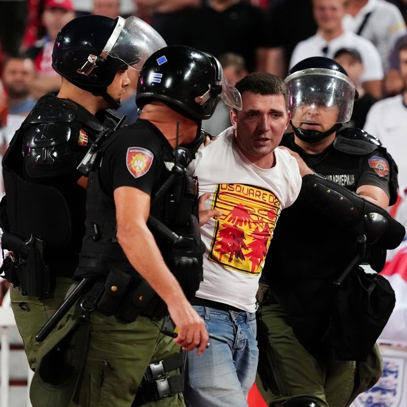 Englezi: Kaos na stadionu u Beogradu. Prestrašena djeca tražila zaklon od nasilja