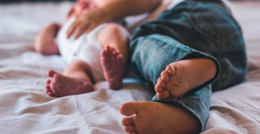 Jesu li bosonoge bebe sretnije? Evo što kaže znanost