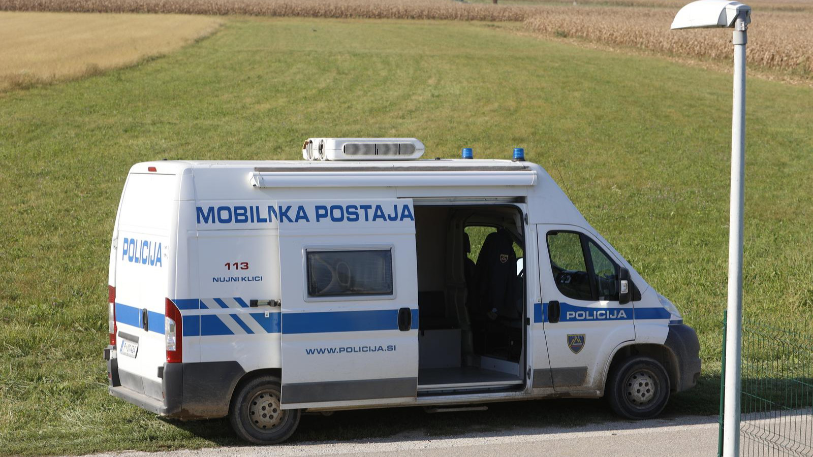 Srušena krijumčarska operacija: U kamionu Iz Hrvatske u Sloveniju doveo 99 migranata