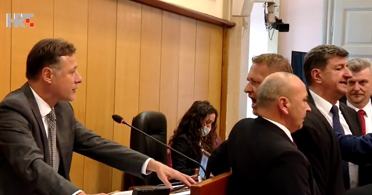 VIDEO Kaos u saboru. Jandroković: Beljak i Sačić krenuli su prema meni