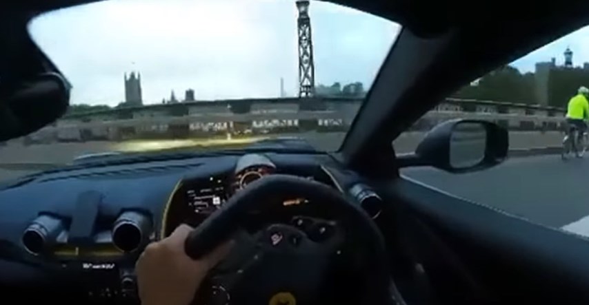 VIDEO Vozio se Ferrarijem kroz grad, a onda je stisnuo gas