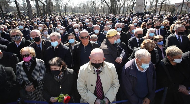 Na Bandićevom sprovodu bilo oko 1000 ljudi, dozvoljeno je 25. Što će se poduzeti?