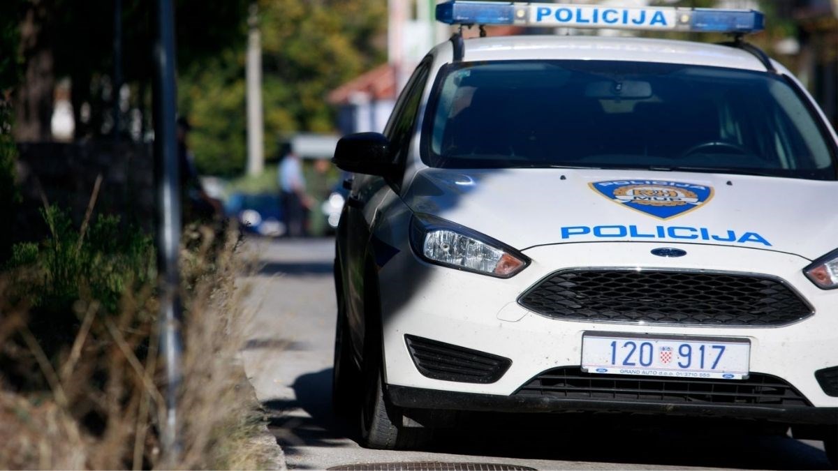 Sinjanin se polio benzinom i prijetio da će se zapaliti, šef policije ga svladao