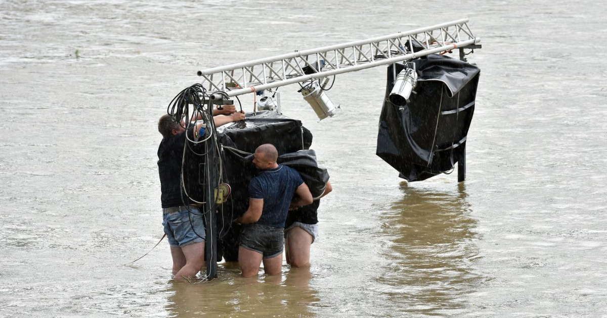 Pogledajte kako su djelatnici Green River Festa spašavali opremu iz nabujale Save