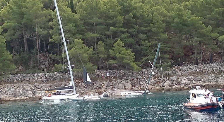 U noćašnjem nevremenu potonule brodice kod Brača, nasukala se jedrilica na Hvaru