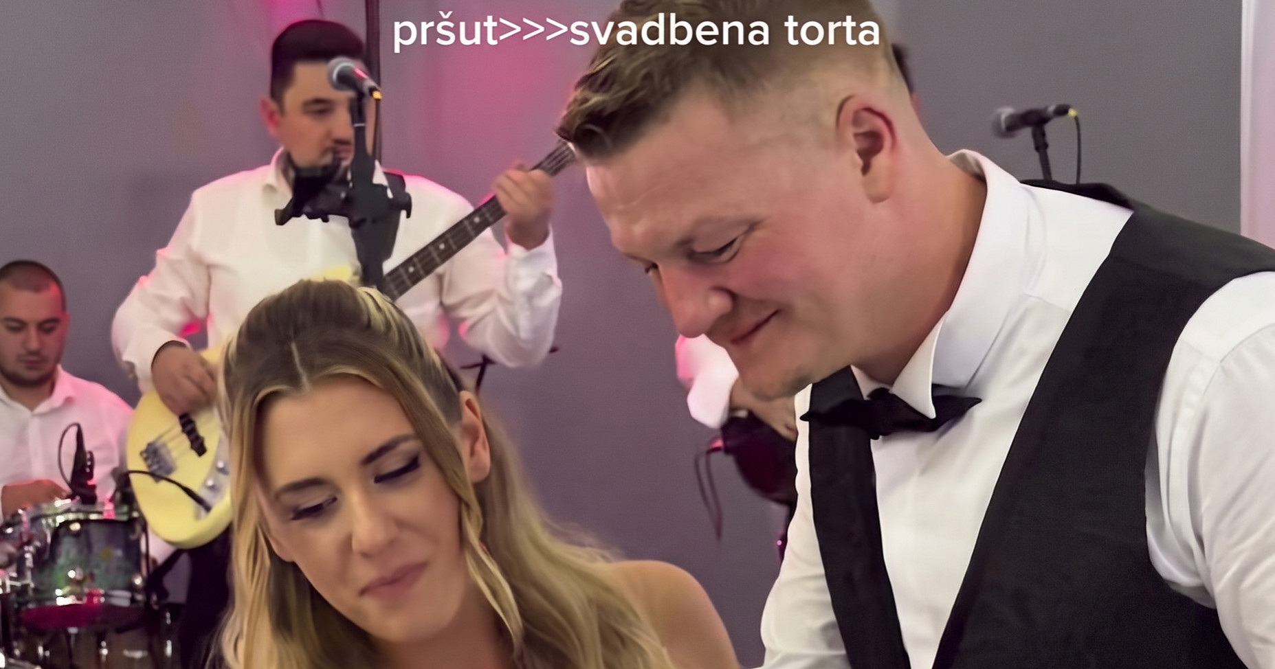 VIDEO Mladenci u Zagrebu umjesto svadbene torte rezali pršut 😁