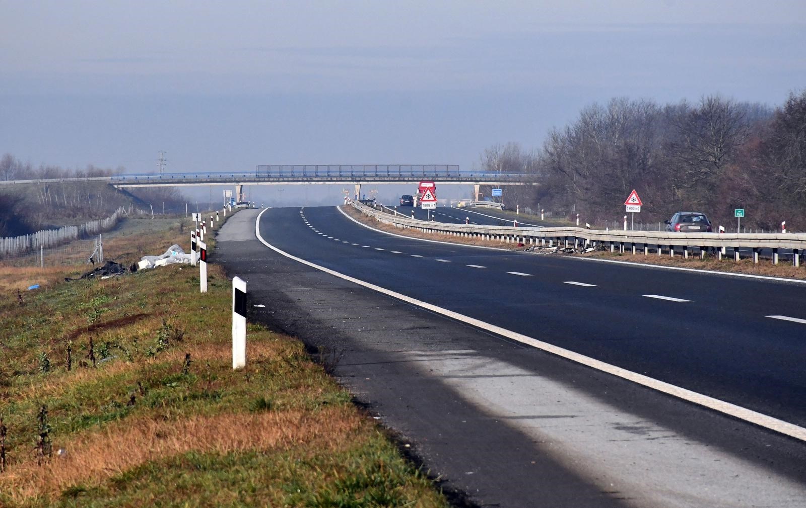 Dvoje poginulih, troje ozlijeđenih na autocesti kod Nove Gradiške, očevid još traje