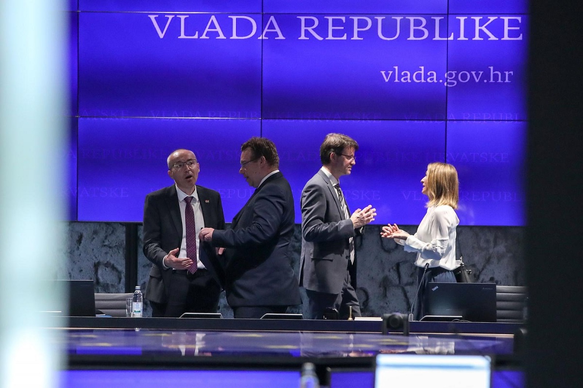 Vlada donijela plan reformi, očekuju pad BDP-a od 9,4 posto. Ograničena cijena maski