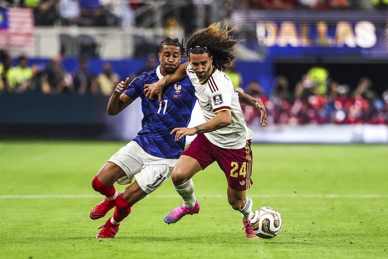 VIDEO Cucurella isključio francusku zvijezdu. Ruiz: Pojeo ga je živog