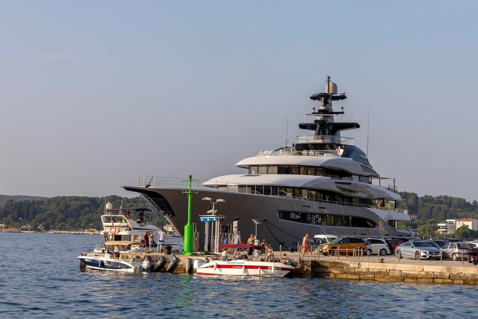 U Rovinj uplovila luksuzna jahta čiji tjedni najam košta više od 1.3 milijuna eura