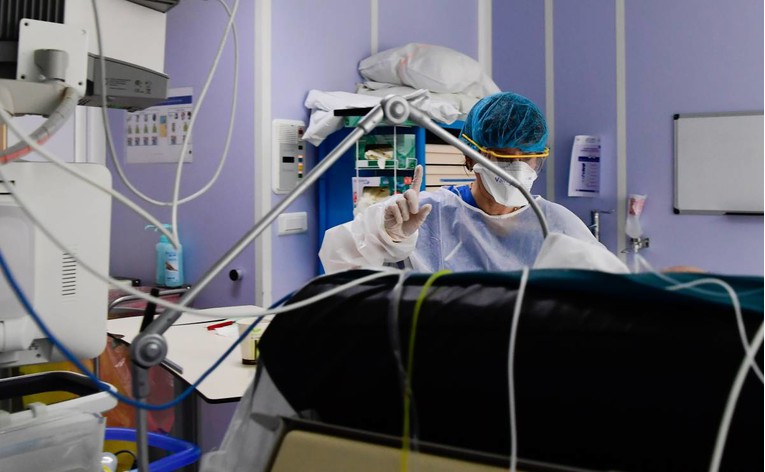 40% kreveta pariških intenzivnih odjela popunjeno oboljelima od korone