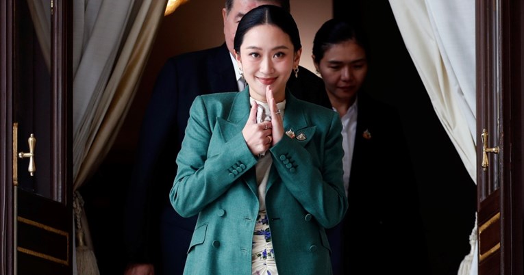 Premijerka Tajlanda suspendirana. Bivšeg premijera Kambodže nazvala "ujkom"