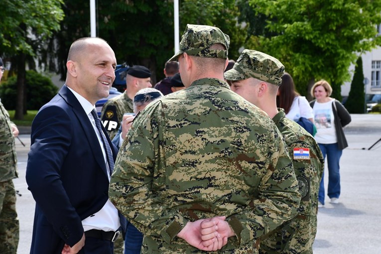 ANKETA Država će ročnicima davati prednost pri zapošljavanju. Podržavate li to?
