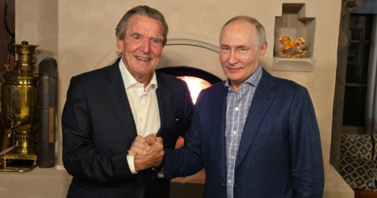 FOTO Bivši njemački kancelar u Moskvi slavio Putinov 74. rođendan