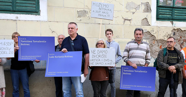FOTO Stanovnici Botinca prosvjedovali ispred zagrebačke Skupštine